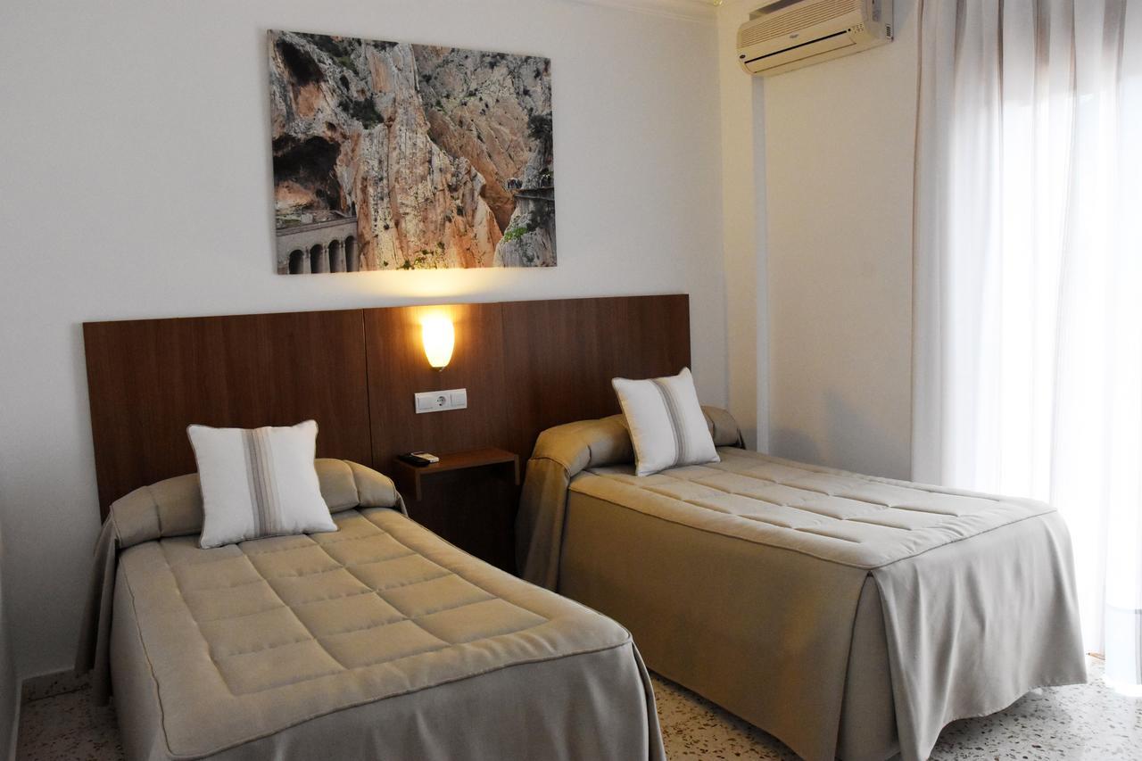 Hostal Restaurante El Cruce Ardales Exterior photo