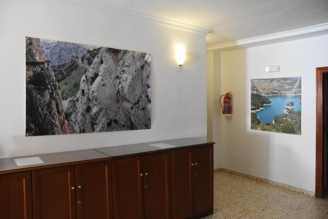 Hostal Restaurante El Cruce Ardales Exterior photo